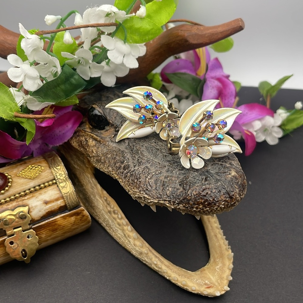 Selini vintage floral clip-ons 🔥